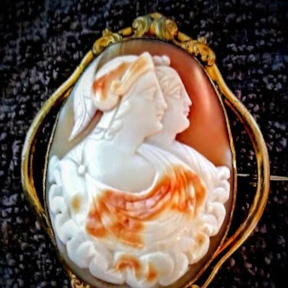 Carved shell cameo 10k .brooch 2.25 inch by 1.75 inch